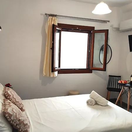 Thiseas 2 * Naxos City